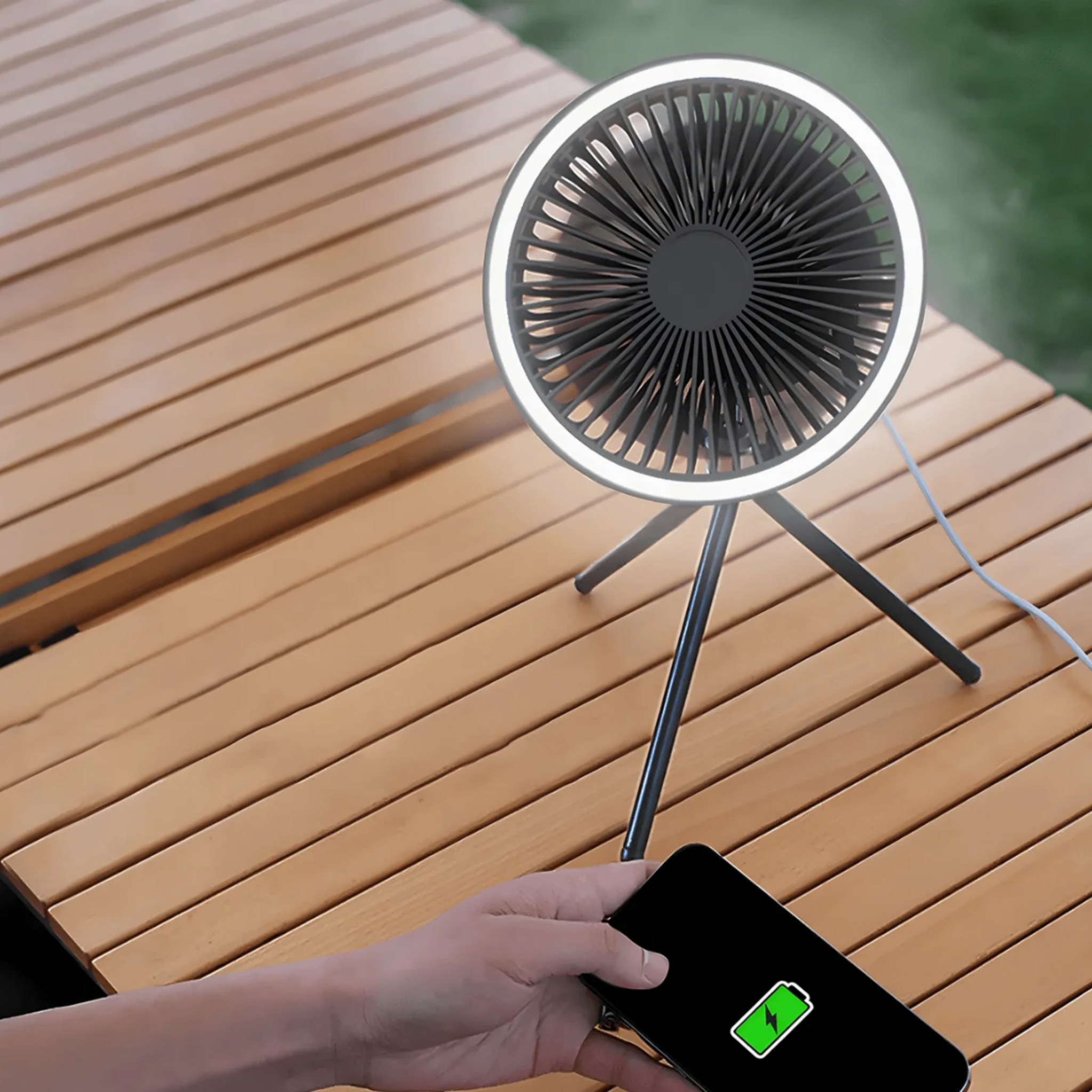 AirBreeze Camping-Ventilator mit LED-Licht
